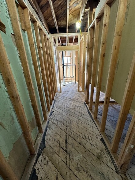 More Photos Of 6 Airline St, Belmont Freestanding For Lease