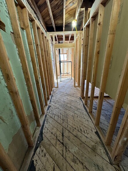 More Photos Of 6 Airline St, Belmont Freestanding For Lease