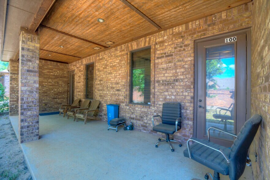 More Photos Of 9125 Belshire Dr, North Richland Hills Office For Lease