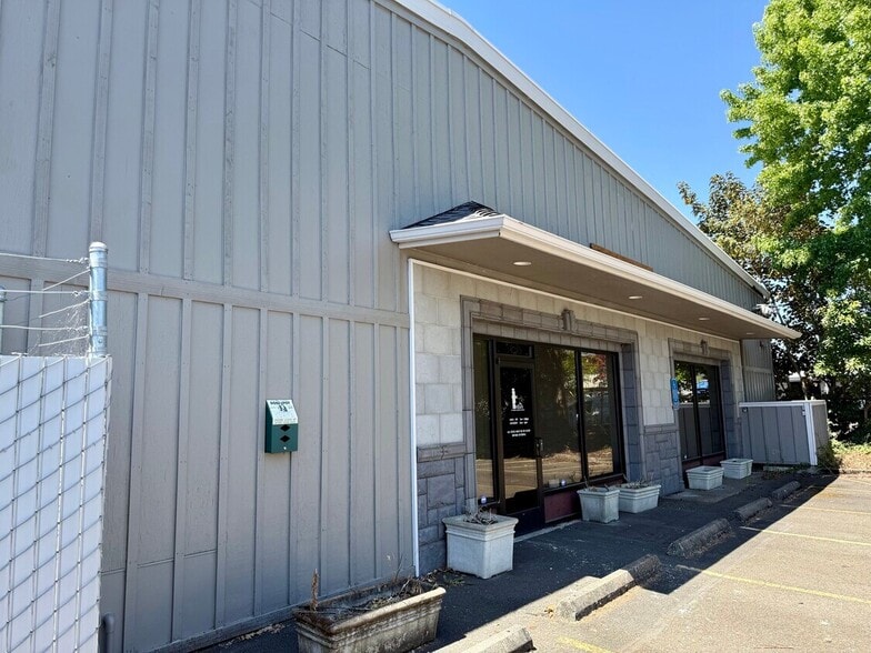 More Photos Of 14865 SW 72nd Ave, Tigard Warehouse For Lease