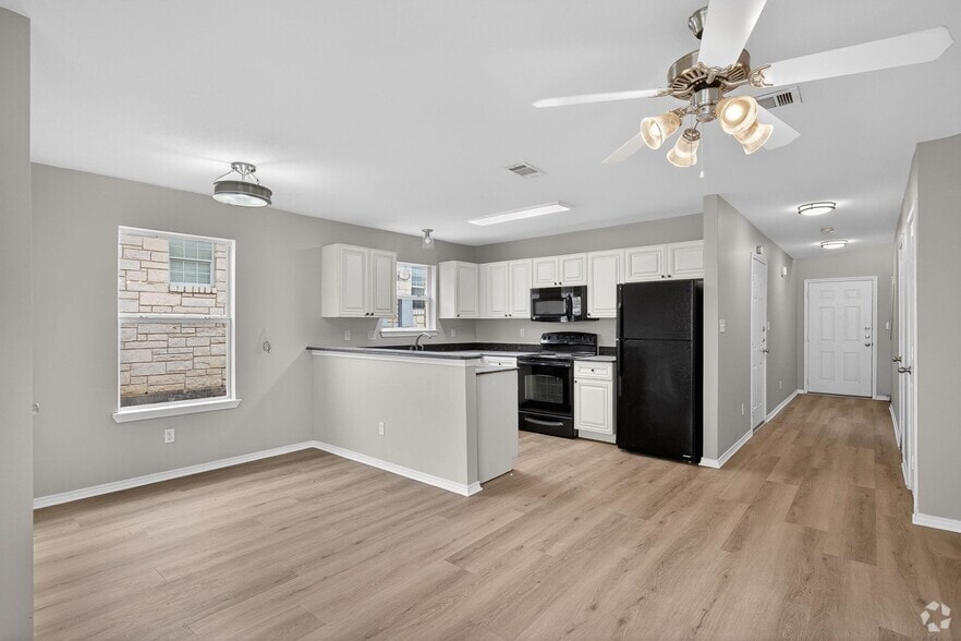 More Photos Of 1502 Claremont Cir, Marble Falls Apartments For Sale