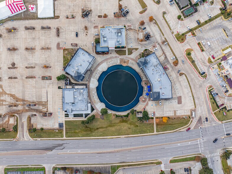 More Photos Of 800 University Dr E, College Station Unknown For Lease