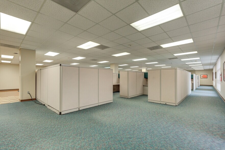 More Photos Of 3802-3806 Interstate 27, Lubbock Office For Sale