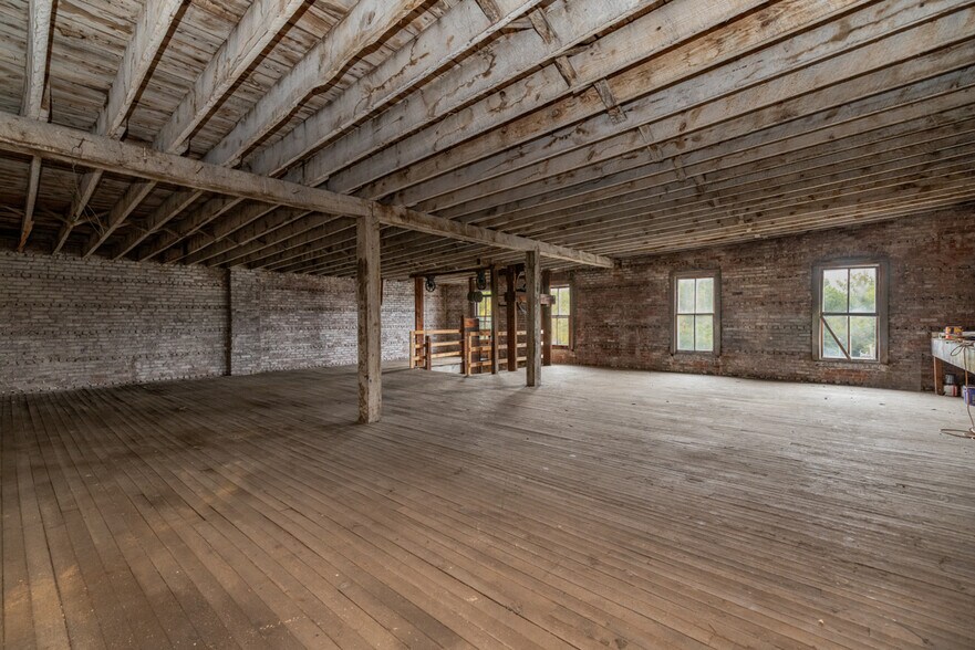 More Photos Of 1801 Main, Victoria General Retail For Sale