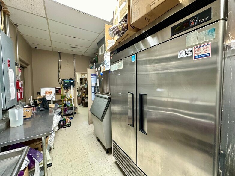 More Photos Of 450 E King St, Boone Service Station For Sale