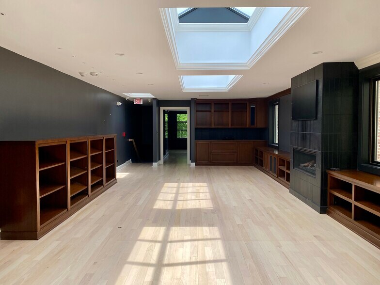 More Photos Of 33 E 1st St, Hinsdale Storefront Retail Residential For Sale