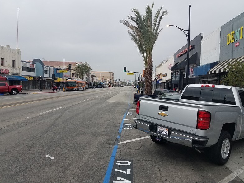 More Photos Of 6621-6625 Pacific Blvd, Huntington Park Storefront For Lease