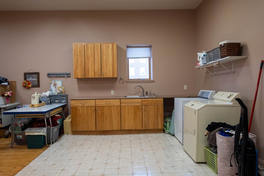 More Photos Of 218 E Main St, Marshalltown Storefront Retail Residential For Sale