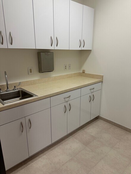 More Photos Of 19785 Crystal Rock Dr, Germantown Medical For Lease