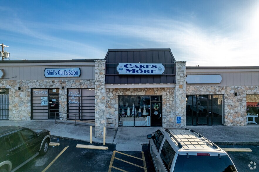 More Photos Of 5525 Blanco Rd, San Antonio Unknown For Lease