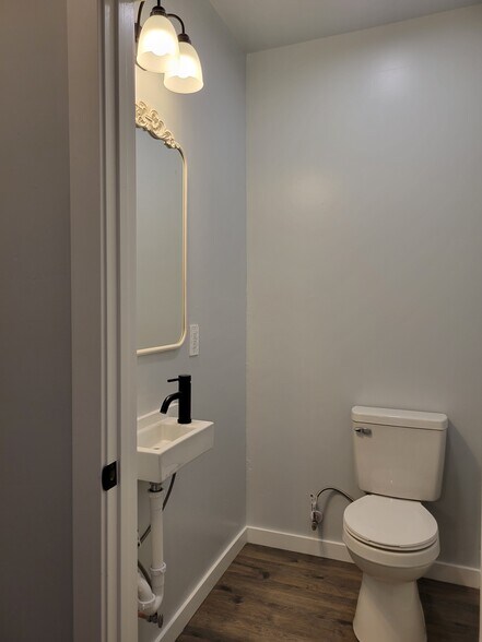 More Photos Of 311 NW Kerron Ave, Winlock Office Residential For Sale