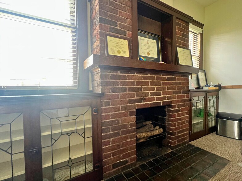 More Photos Of 232 S Batavia Ave, Batavia Office For Sale