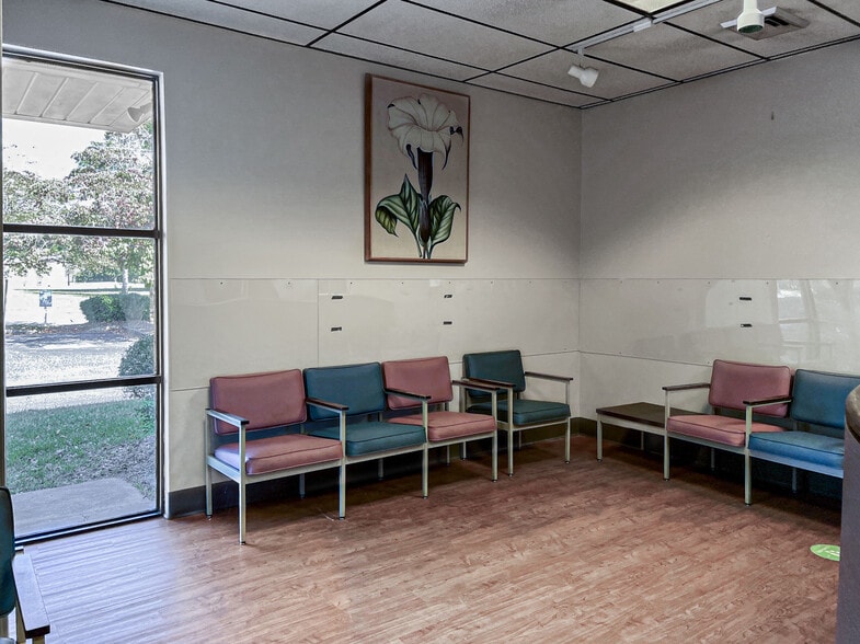 More Photos Of 119 W Lowman St, Mullins Medical For Sale
