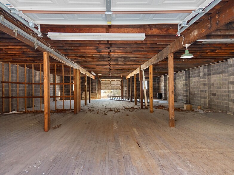 More Photos Of 45 Richards Grove Rd, Quaker Hill Service For Sale