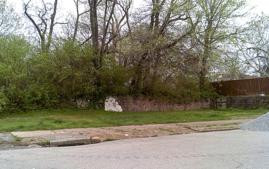 More Photos Of 811 Academy Ave, Saint Louis Freestanding For Sale