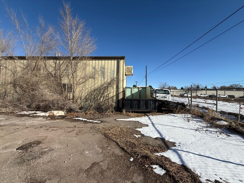 More Photos Of 1408 W Quincy Ave, Englewood Manufacturing For Lease