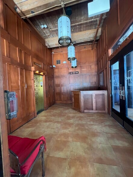 More Photos Of 1000 Broadway Blvd, Kansas City Loft Creative Space For Lease