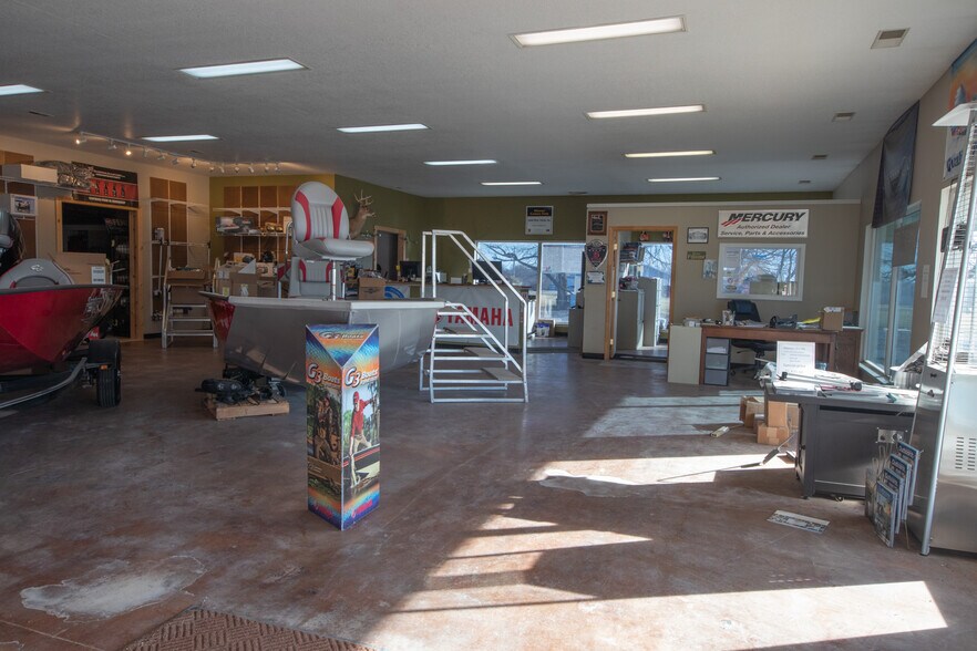 More Photos Of 375 NW US Highway 50, Centerview Light Distribution For Sale