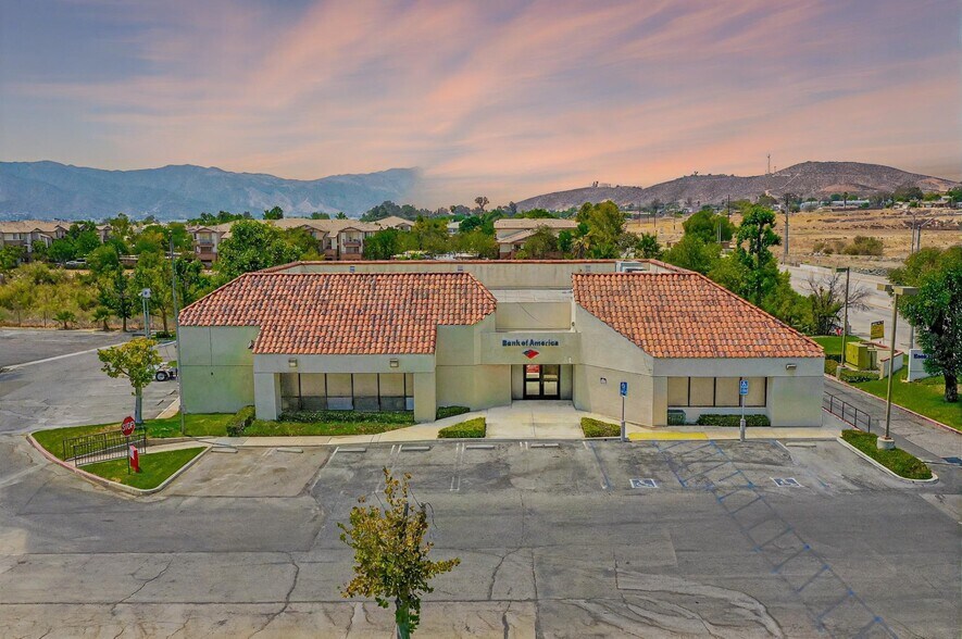 More Photos Of 2495 Lakeshore Dr, Lake Elsinore Bank For Sale