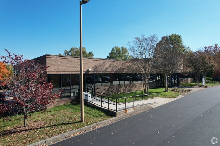 More Photos Of 730 Highland Oaks Dr, Winston-Salem Medical For Sale