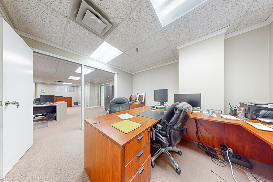 More Photos Of 335 Renfrew Dr, Markham Medical For Sale