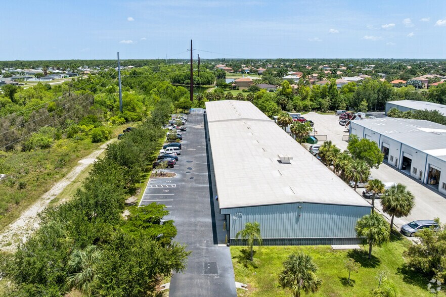 More Photos Of 877 NE 27th Ln, Cape Coral Distribution For Lease