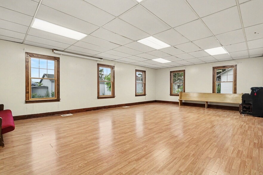 More Photos Of 9 W Shepard St, Hartford Religious Facility For Sale