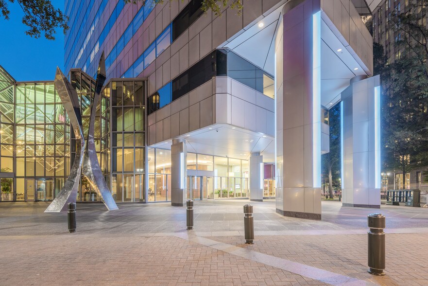 More Photos Of 101 N Tryon St, Charlotte Office For Lease