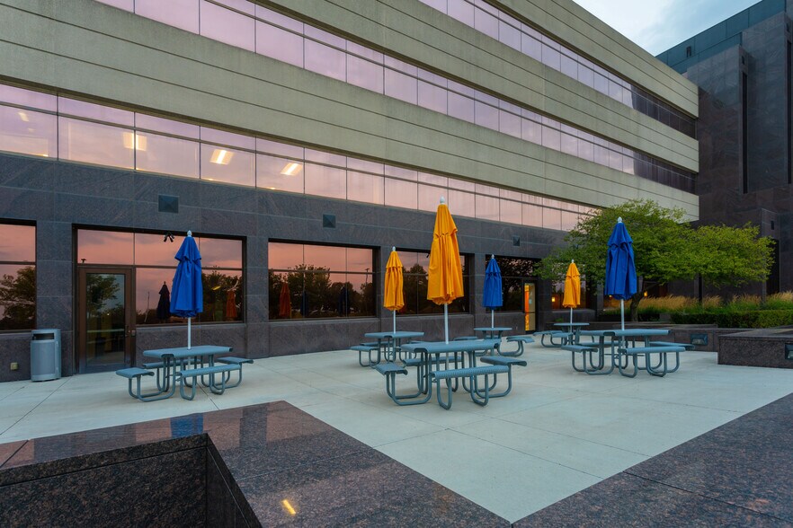 More Photos Of 1776 West Lakes Pky, West Des Moines Office For Lease