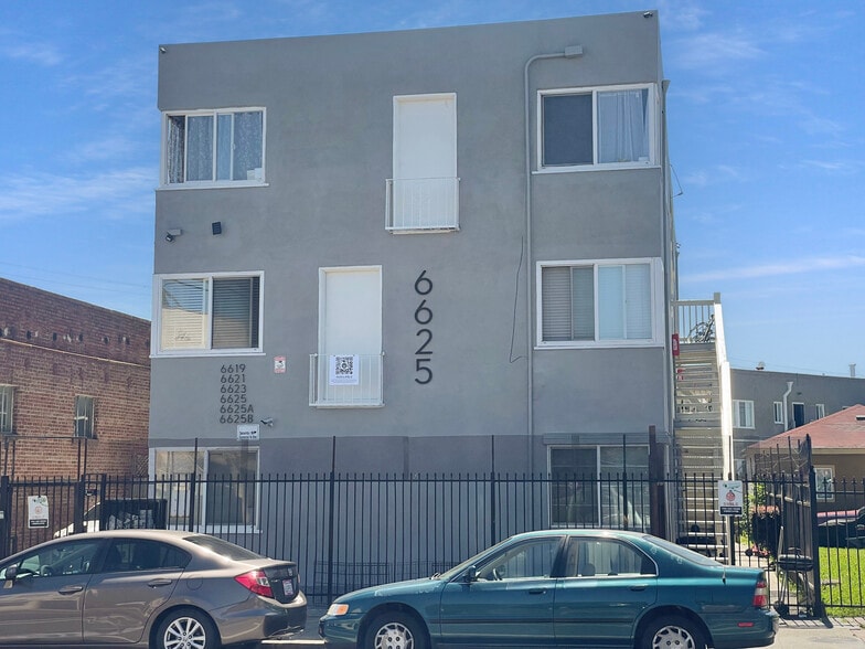 More Photos Of 6619-6625 Bancroft Ave, Oakland Apartments For Sale