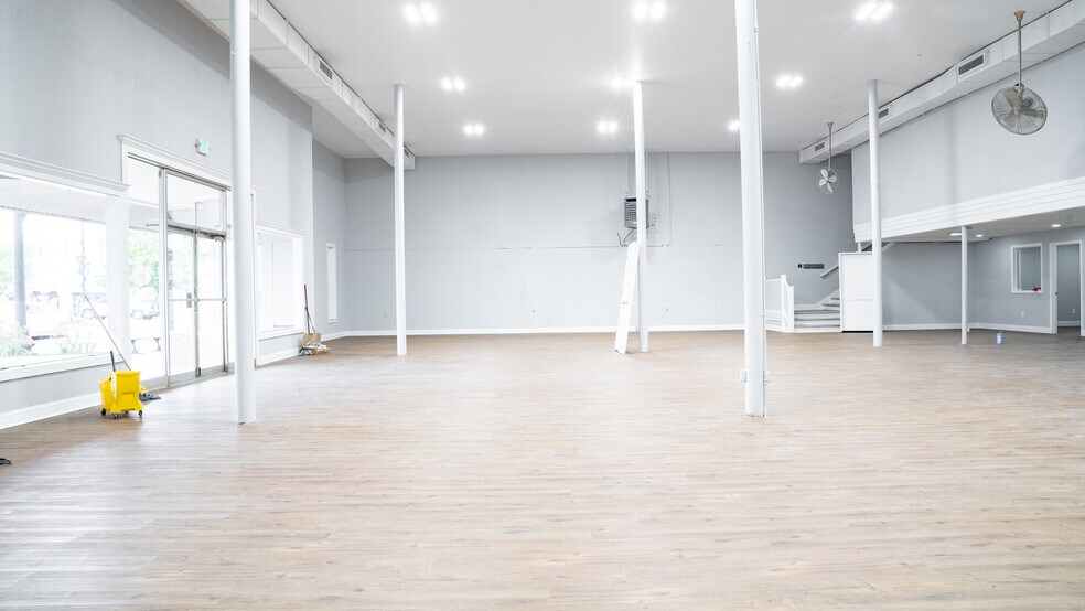 More Photos Of 106 E Main St, Kilgore Freestanding For Lease