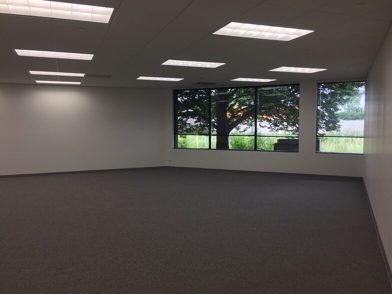 More Photos Of 3100 W Higgins Rd, Hoffman Estates Medical For Lease