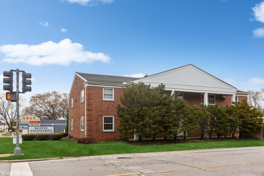 More Photos Of 1621 Ogden Ave, Lisle Office Residential For Sale