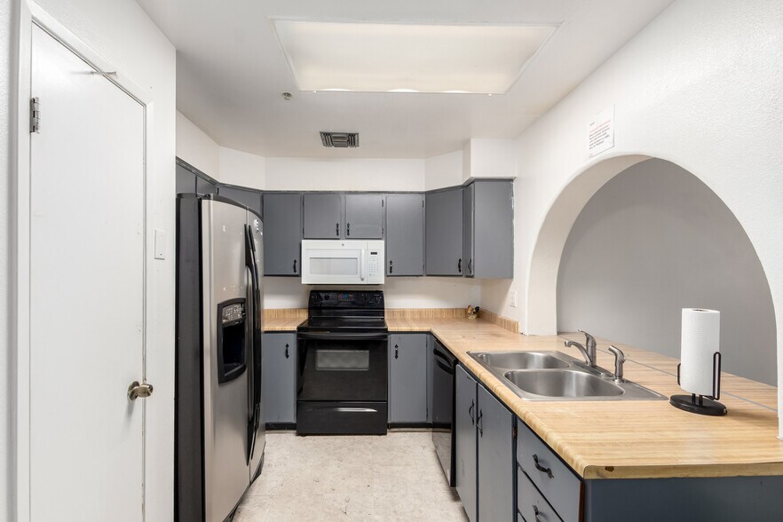 More Photos Of 10227 N 56th Dr, Glendale Assisted Living For Sale