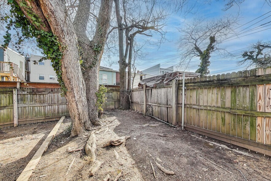 More Photos Of 212 Elm St NW, Washington Apartments For Sale