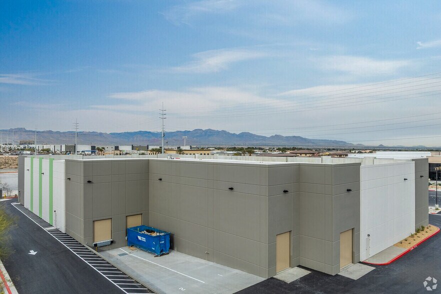 More Photos Of 5765 W Sunset Rd, Las Vegas Distribution For Lease