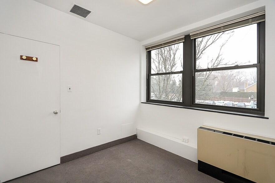 More Photos Of 520 Franklin Ave, Garden City Medical For Sale