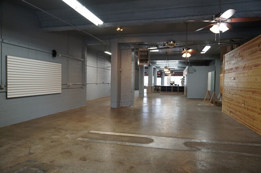 More Photos Of 413 N Main St, Charles City Storefront For Sale