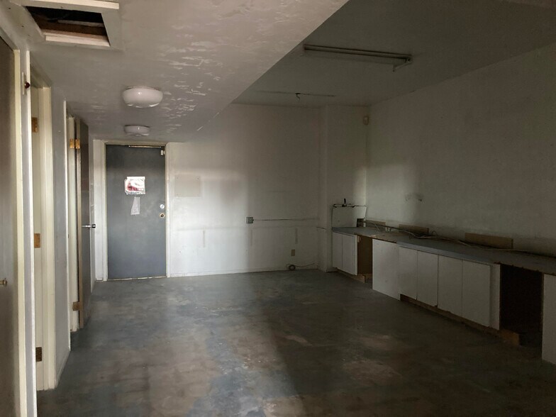 More Photos Of 8230 E Broadway Blvd, Tucson Medical For Sale