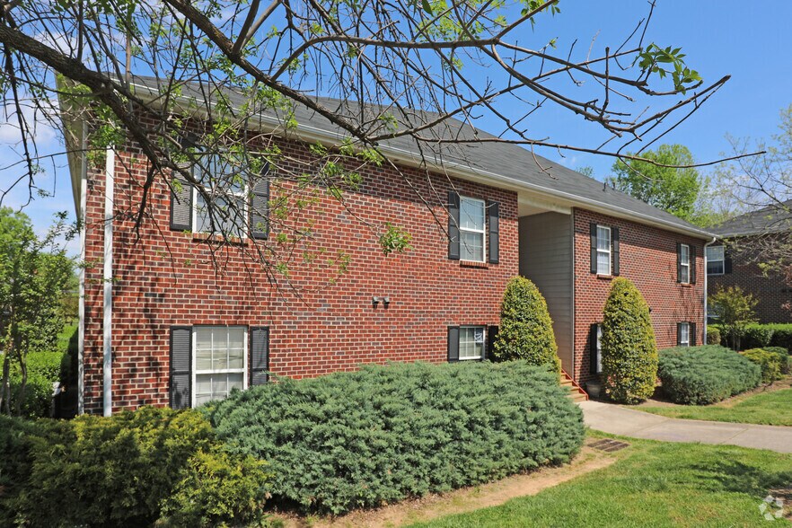 More Photos Of 1911-1923 Spring Garden St, Greensboro Apartments For Sale