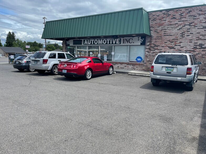 More Photos Of 16116 NE Halsey St, Portland Auto Dealership For Lease