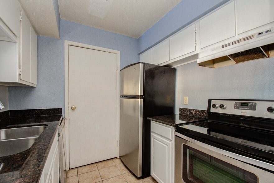 More Photos Of 12506 Ashford Meadow Dr, Houston Apartments For Sale