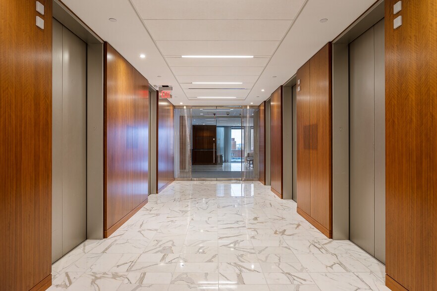 More Photos Of 400 W Market St, Louisville Office For Lease