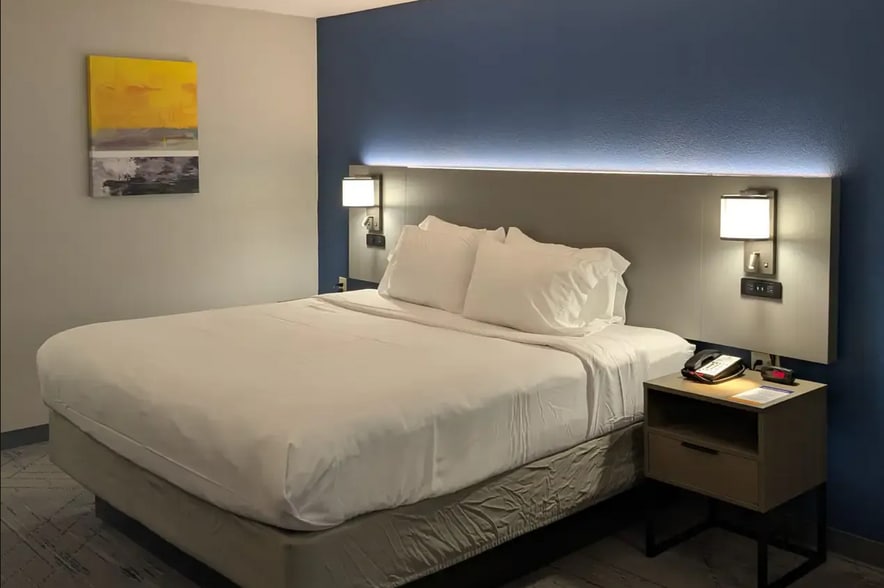 More Photos Of 11160 Dowlin Dr, Sharonville Hotel For Sale