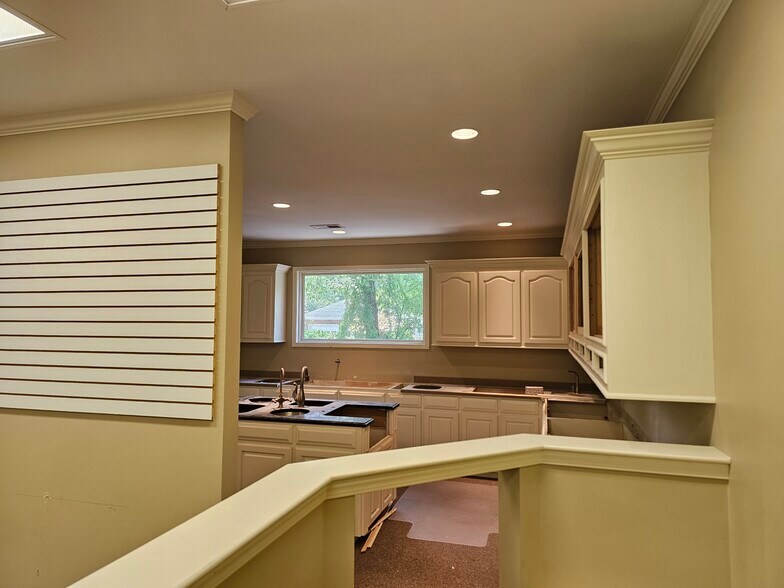 More Photos Of 301 Ramblin Rd, West Columbia Office For Sale