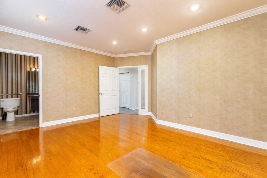 More Photos Of 10820 Sheldon Rd, Tampa Office For Sale