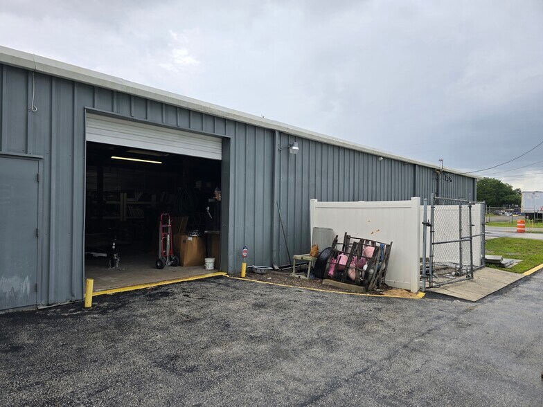 More Photos Of 1606 Aber Rd, Orlando Warehouse For Lease