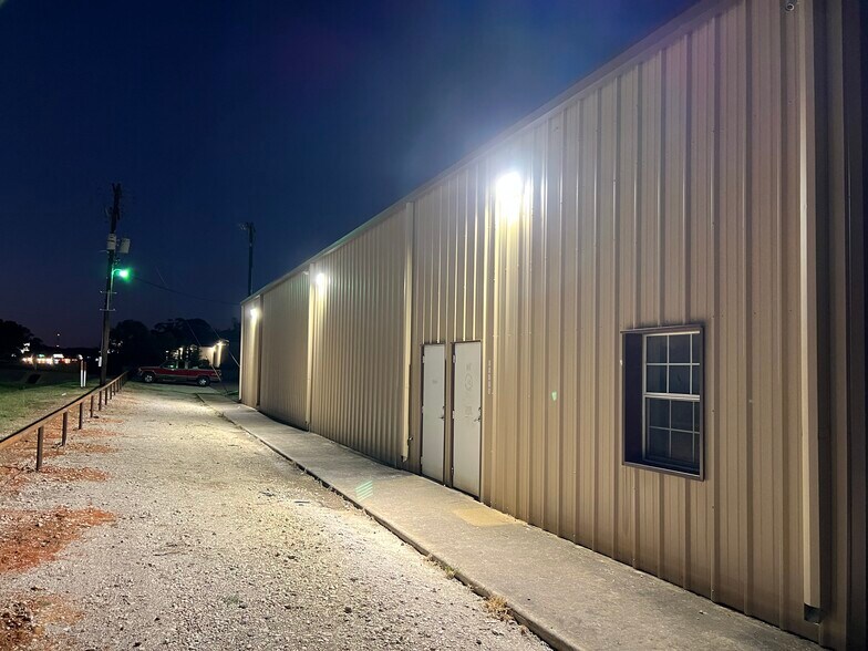 More Photos Of 15503 TX-110, Whitehouse Warehouse For Lease