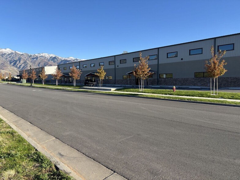 More Photos Of 181 W 2675 N, Layton Showroom For Lease