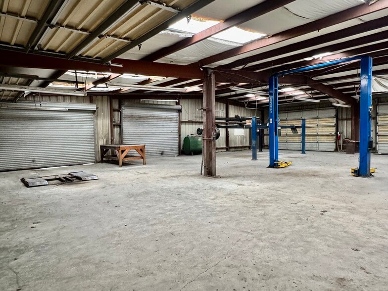 More Photos Of 6211 Blanding Blvd, Jacksonville Auto Repair For Lease